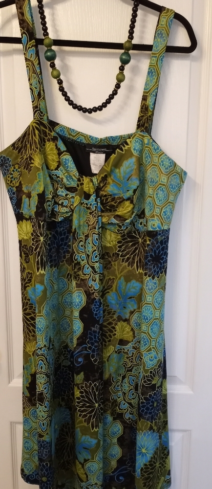 Gorgeous shimmer dress with necklace